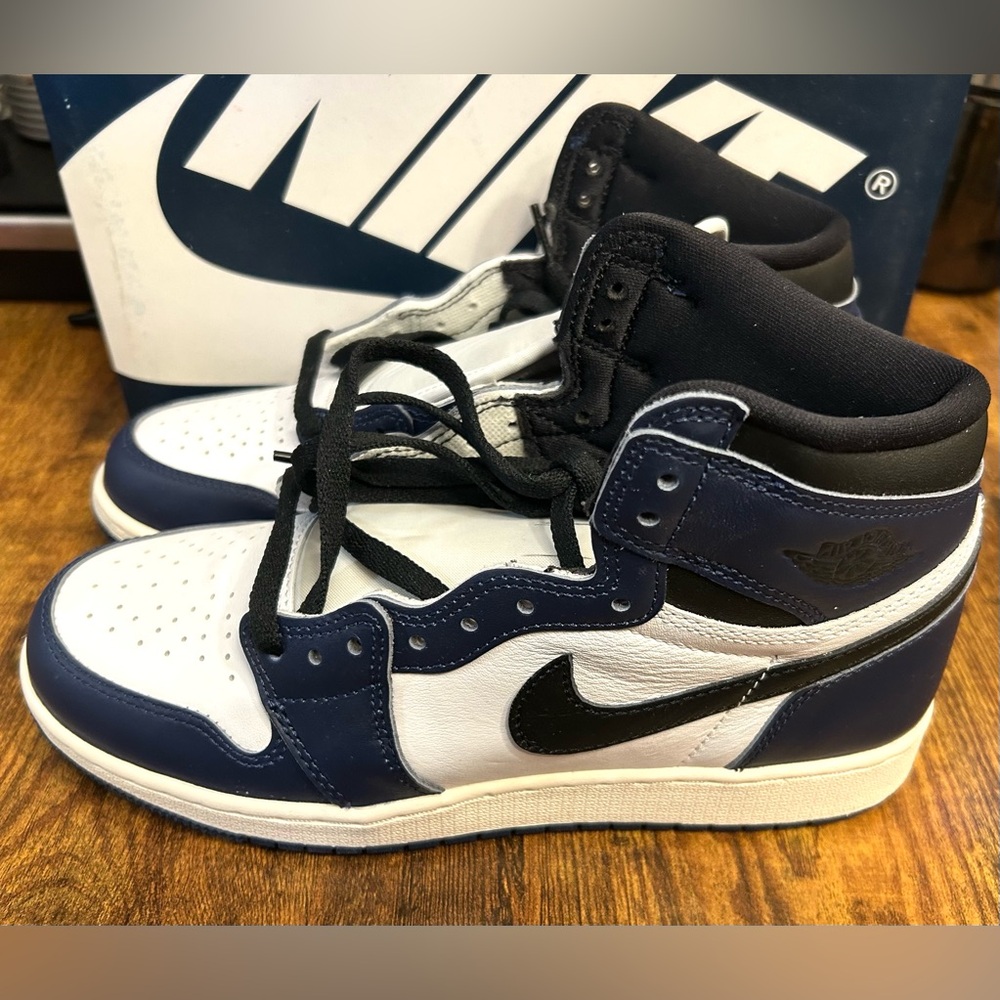 Jordan 1 Retro High OG Grade “Midnight Navy” Shoe Size 7 Youth New